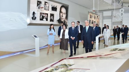 Albaniya Prezidenti və xanımı Heydər Əliyev Mərkəzi ilə tanış olublar - FOTO 