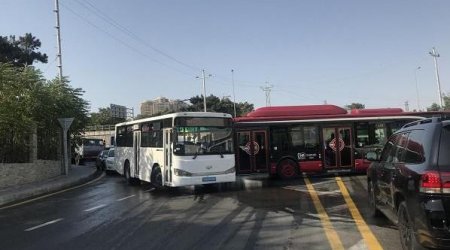 Bakıda iki sərnişin avtobusu TOQQUŞDU: Yaralananlar var 