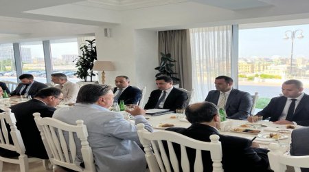 Hikmət Hacıyev: Ermənistanın Ağdam yolundan imtina edərək Laçından istifadədə israrı qəbuledilməzdir