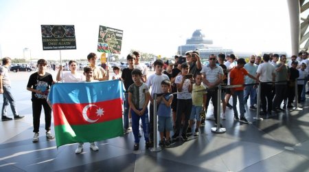 Taylandda ermənini məğlub edən idmançımız Vətənə qayıtdı - FOTO