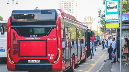 Bakıda 152 marşrut avtobusu GECİKİR