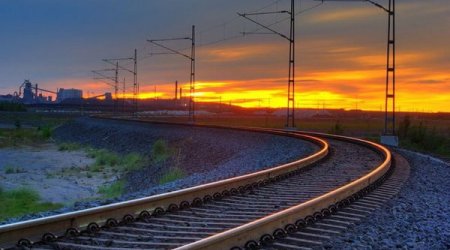 Salyanda qatarın qadını vurması ilə bağlı cinayət işi açılıb 