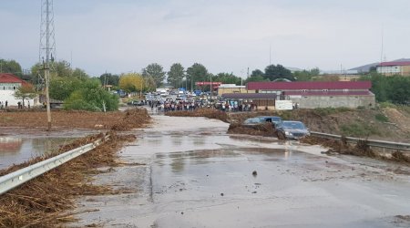 Bakı-Şamaxı-Yevlax yolunu su basdı, yüzlərlə avtomobil yolda qaldı - FOTO/VİDEO