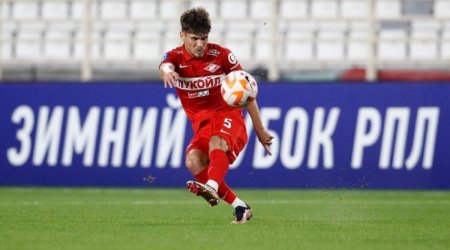 Neftçi” “Spartak”ın futbolçusu ilə danışıq aparır