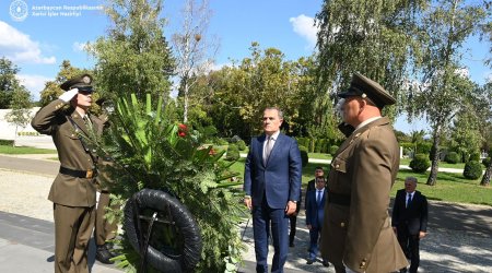 Ceyhun Bayramov “Xorvat qurbanlarının səsi – Ağrı divarı” abidəsini ziyarət edib - FOTO 