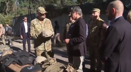 Blinken Baxmutda döyüşən ukraynalı hərbçilərlə GÖRÜŞDÜ – VİDEO