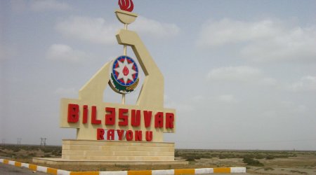 Biləsuvarda kişi evində qətlə yetirilib