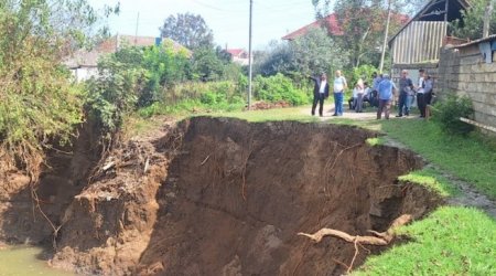 Astarada torpaq SÜRÜŞMƏSİ: Yol bağlandı - FOTO 