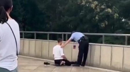 Özbək turistin bu hərəkəti Çində gündəm oldu - VİDEO  