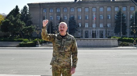 İlham Əliyev: “Biz bu gün Xankəndinin mərkəzindəyik, Azərbaycan Bayrağı altında” - VİDEO