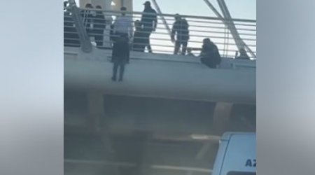 Bakıda körpüdə dəhşətli anlar: Kişi özünü... - VİDEO