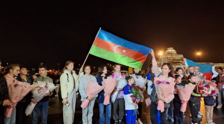 7 qızıl medal qazanan gimnastlarımız Vətənə qayıtdı - FOTO