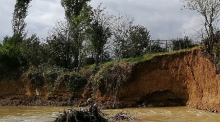 Lənkəranda torpaq sürüşməsi OLDU - FOTO 