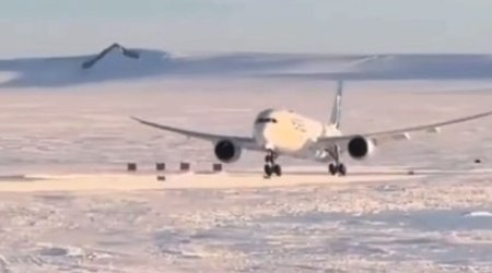 Antarktida tarixində İLK DƏFƏ: Təyyarə buz zolağına eniş edib - VİDEO