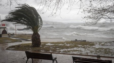 Türkiyədə qasırğada 2 nəfər ölüb, 10 nəfər yaralanıb - VİDEO