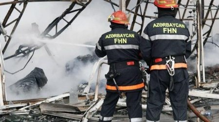 Bakıda beşotaqlı ev yandı