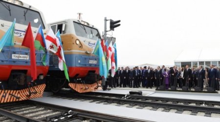 Bakı-Tbilisi-Qars dəmir yolu gələn il tam istismara veriləcək