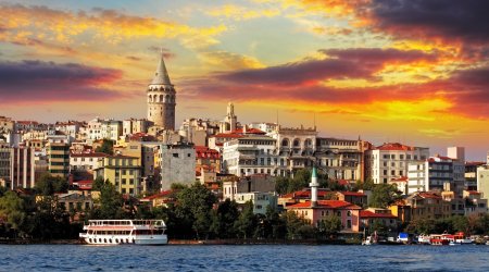 Türkiyədə zəlzələ: İstanbulda binaya zərər dəyib