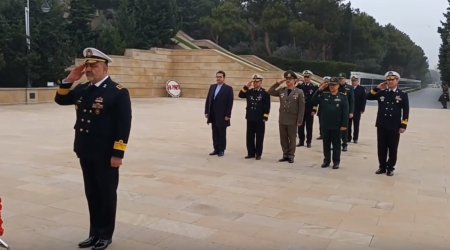 İran Hərbi Dəniz Qüvvələrinin nümayəndə heyəti Şəhidlər Xiyabanını ziyarət etdi - FOTO-VİDEO