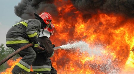 Sumqayıtda tikinti materialları bazarında YANĞIN OLUB