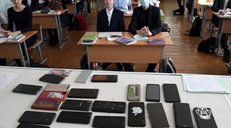 Rusiyada məktəblərdə telefondan istifadə QADAĞAN OLUNDU   