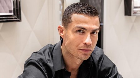 Kriştiano Ronaldo yarıçılpaq görüntüsü ilə gündəm OLDU – “Apollon dincəlir” - FOTO  