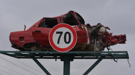 Qəzalara qarşı yeni üsul: Əzilmiş maşınları... 