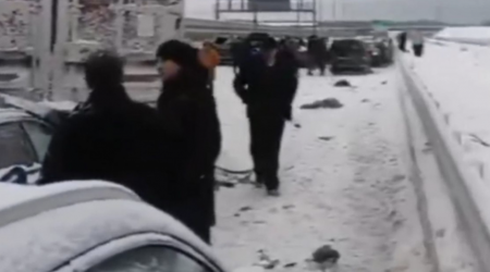Rusiyada DƏHŞƏTLİ QƏZA: 30 avtomobil toqquşdu, 16 yaralı var - VİDEO