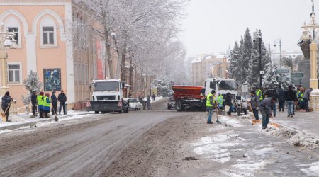 Gəncədə yollar qardan TƏMİZLƏNİR - FOTO