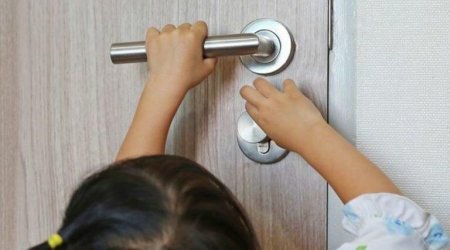 Sabunçuda bağlı qapı arxasında köməksiz vəziyyətdə qalan uşaq XİLAS EDİLİB
