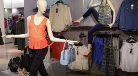 Paytaxtda paltar mağazasından oğurluq edildi