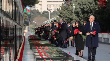 Dövlət rəsmiləri Şəhidlər Xiyabanında – FOTOLAR 