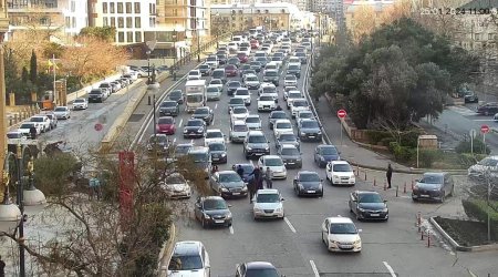 Bakıda körpüdə QƏZA - Sıxlıq yarandı 