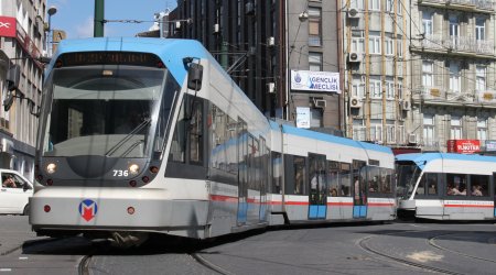 İstanbulda tramvaylar toqquşdu - VİDEO