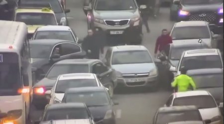 Polisin Bakıda tutduğu sürücü 15 avtomobilə ziyan vurub - ANBAAN VİDEO