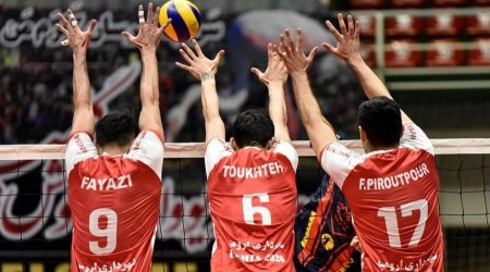 İranda voleybol komandasının oyununda 