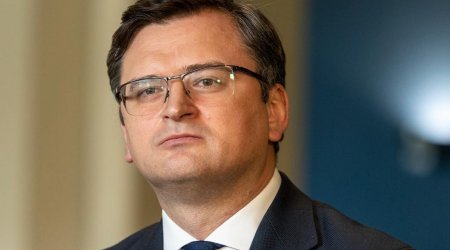 Ukraynanın xarici işlər nazirini it dişlədi - FOTO