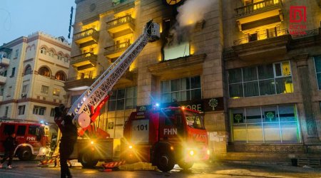 Bakıda hoteldə yanğın: 25 nəfər təxliyə edildi - VİDEO