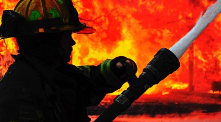 Bakıda hündürmərtəbəli binada YANĞIN OLUB 