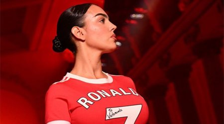 Ronaldonun adı yazılan geyimdə podyuma çıxdı - FOTO