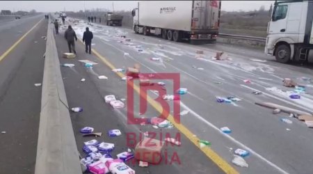 Ucarda yük maşını TIR-la toqquşdu: Yol bağlandı - VİDEO