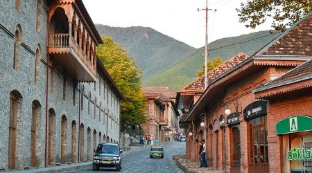 Şəkidə xoşagəlməz mənzərə - Şəhərin görünüşünü pozanlara qarşı niyə tədbir GÖRÜLMÜR? - FOTO