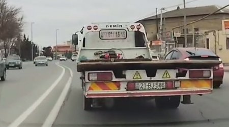 Özünü yola atan piyadanı evakuator vurdu – ANBAAN VİDEO
