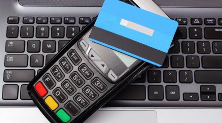 Tapdığı bank kartından alış-veriş edən şəxs SAXLANILDI 