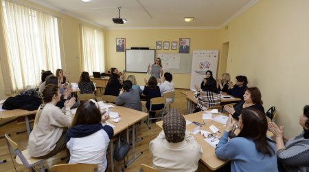 Orta ümumtəhsil müəssisələrinin müəllimləri üçün təşkil edilən inklüziv təhsil təlimləri başa çatıb - FOTO