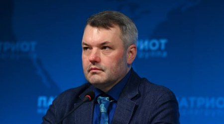 Dmitri Solonnikov: “Paşinyan ailəsi ilə birlikdə Marselə, ya da Mayamiyə qaçacaq”