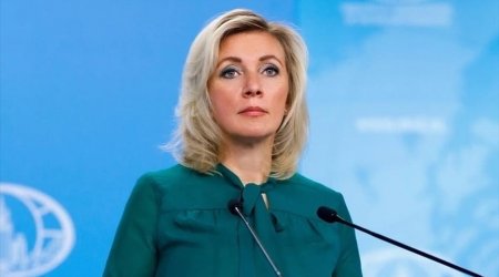 Zaxarova: “ABŞ-nin yardımla bağlı qərarı qlobal böhranı daha da gərginləşdirəcək”