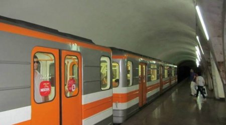 İrəvan metrosunda qatarın altına atılan sərnişin öldü