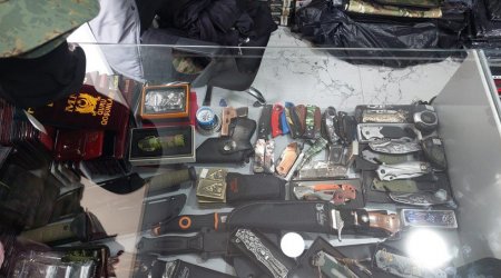 Polisdən NÖVBƏTİ REYD – Bıçaqlar müsadirə olunur – FOTO 