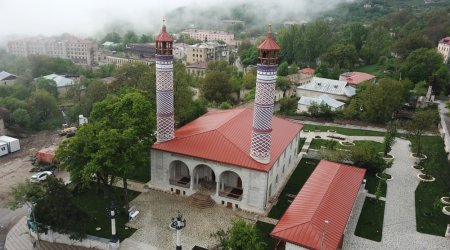 Müsəlman din xadimləri Yuxarı Gövhər Ağa məscidində namaz qılıblar